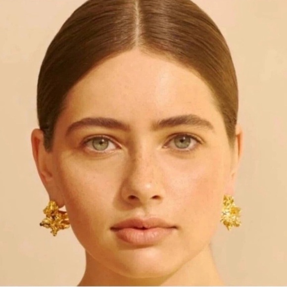 NWT AMBER SCEATS Women's Amber Sceats Reese Sculptural 24K Gold Plated Earrings - Picture 4 of 8